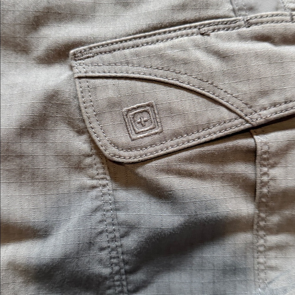 5.11 Tactical women’s  Charcoal Cargo Pants size 8 - Picture 3 of 8